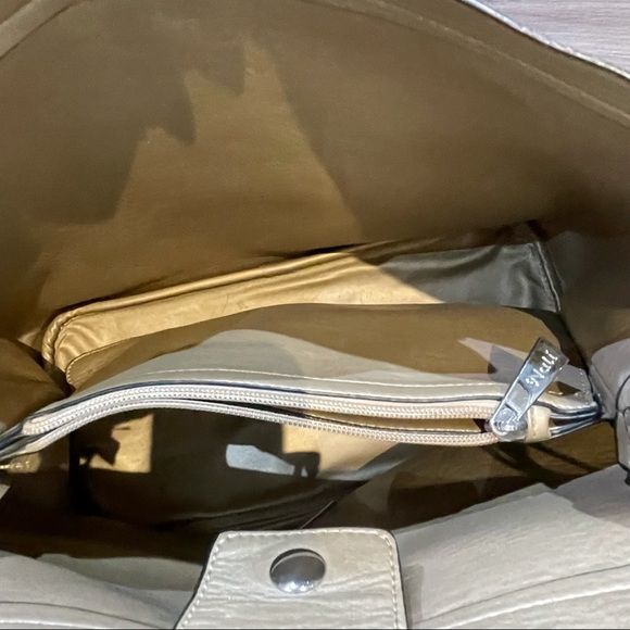 Nali Shoulder Bag Tote w Silver Zipper & Hardware - Picture 4 of 6